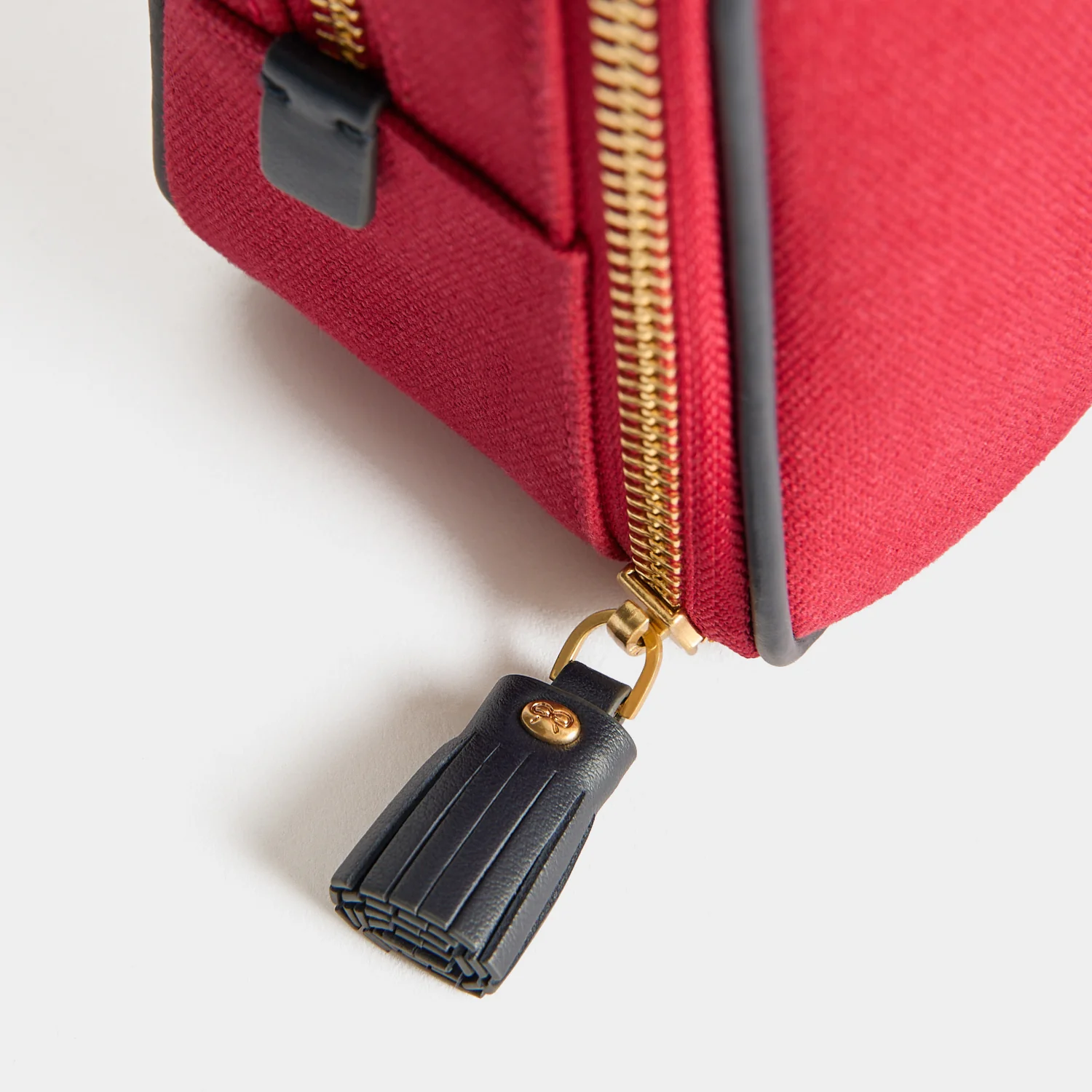 Bespoke Walton Washbag - Image 7