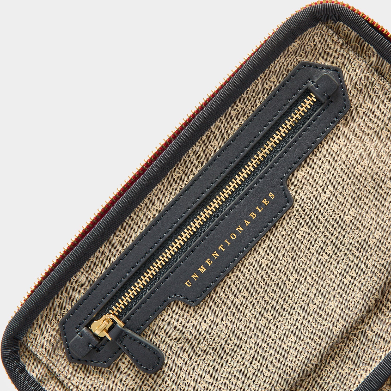 Bespoke Walton Washbag - Image 9